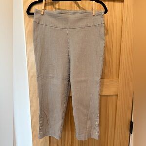 Women’s Black and White Capri